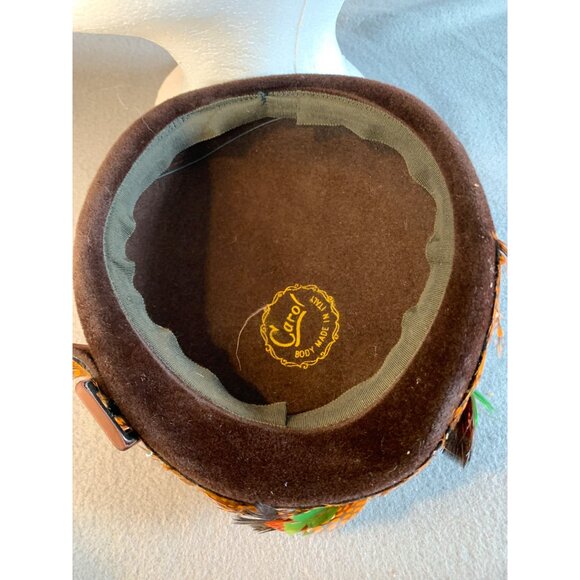 Carol Ladies Brown Hat with Feather and Buckle accents Sz 22 Vintage - Picture 6 of 9